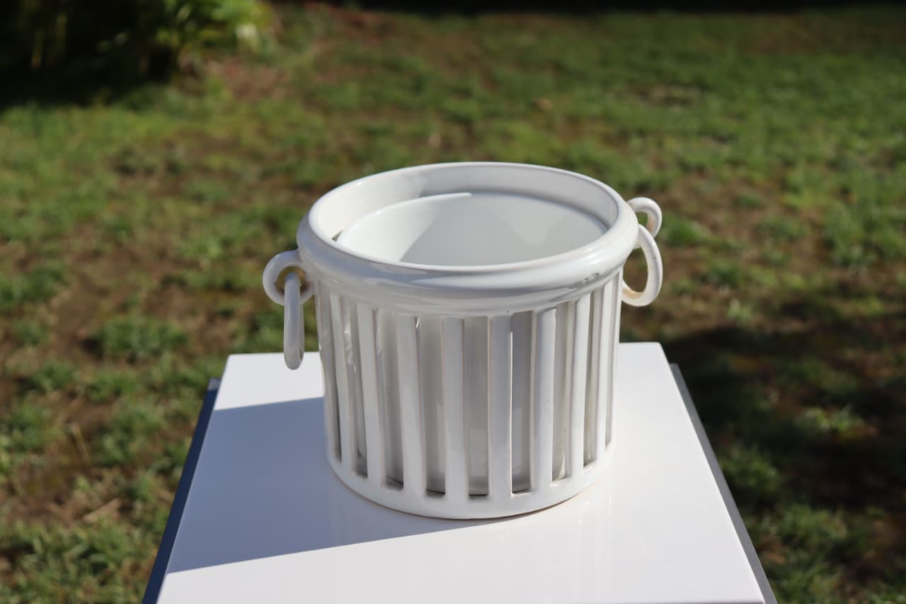 Thumbnail for Cache-pot empire ajouré et son pot