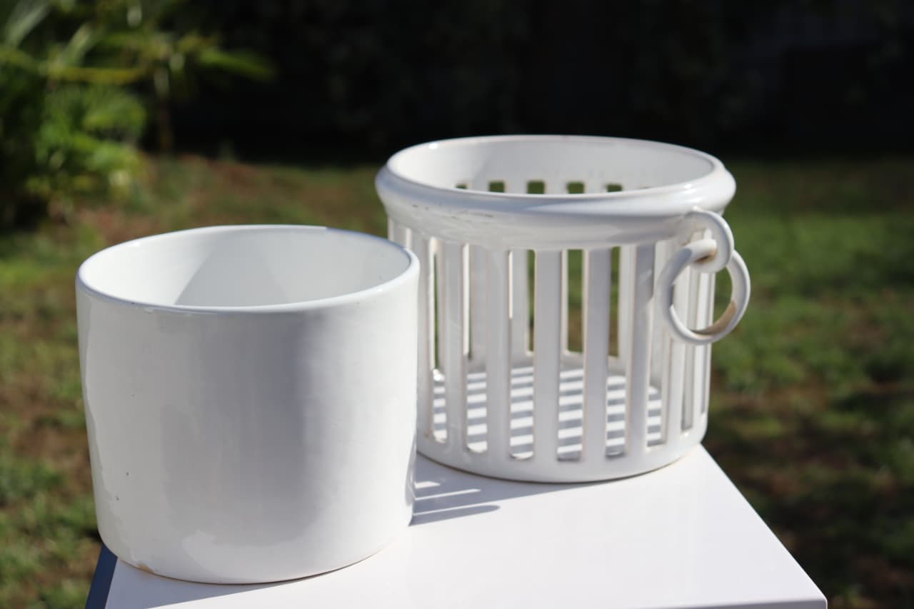 Thumbnail for Cache-pot empire ajouré et son pot