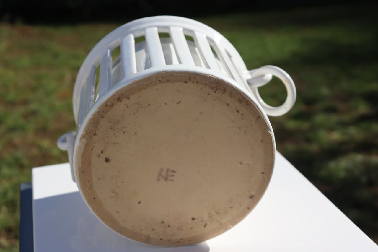 Thumbnail for Cache-pot empire ajouré et son pot