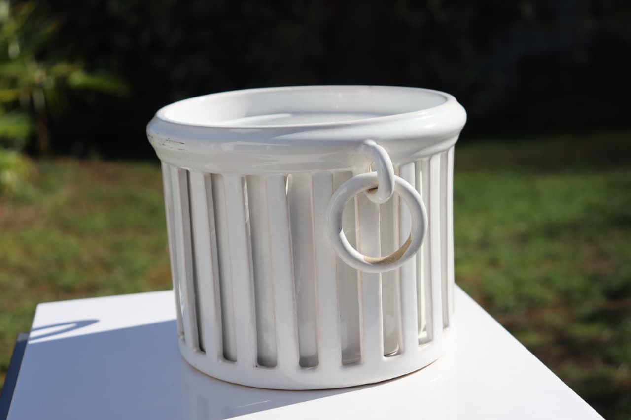 Thumbnail for Cache-pot empire ajouré et son pot