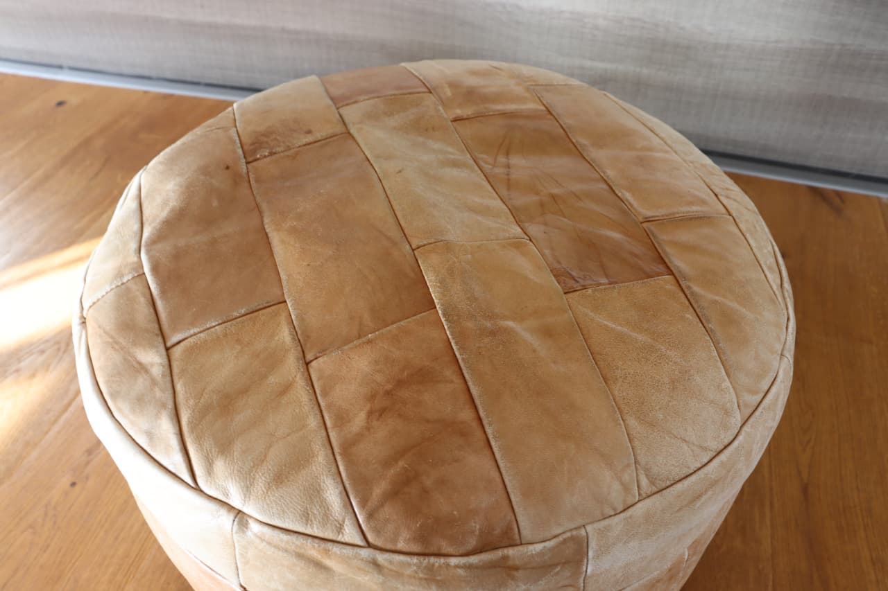 Thumbnail for Pouf ou Repose pied patchwork de cuir De Sede