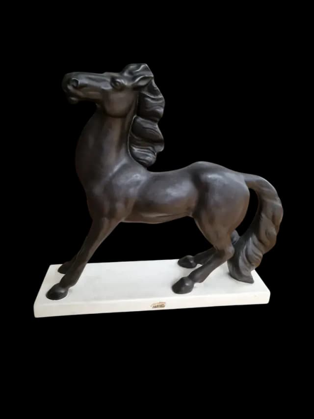 Cheval en céramique