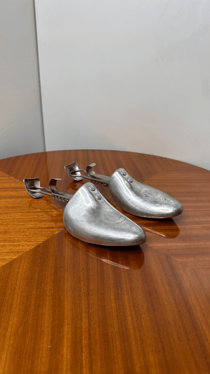 Thumbnail for Paire d’embauchoirs