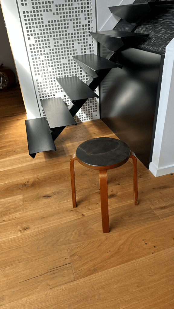 Thumbnail for Tabouret scandinave Alvar Aalto