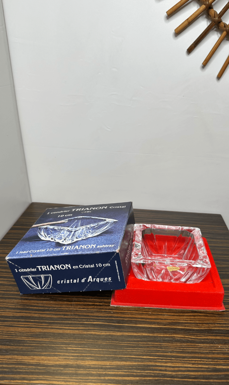 Thumbnail for Cendrier en cristal