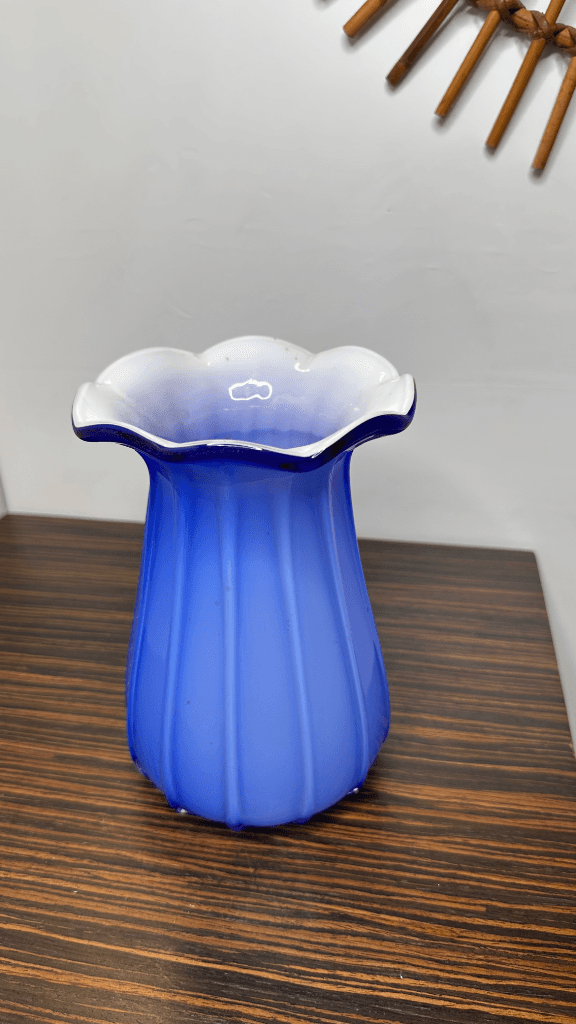Thumbnail for Vase en verre soufflé