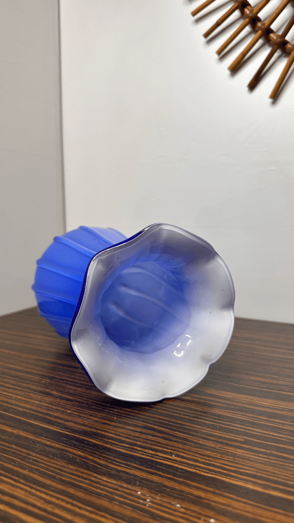 Thumbnail for Vase en verre soufflé