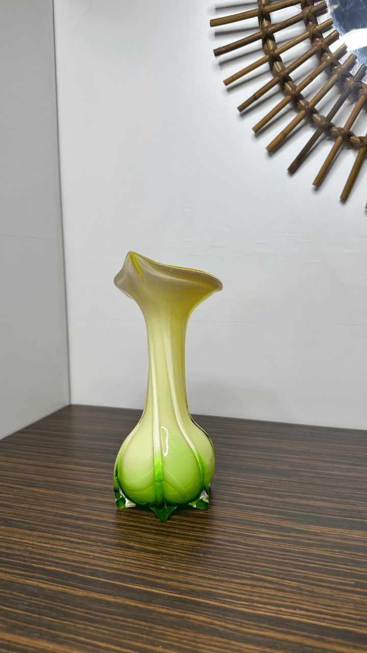 Thumbnail for Vase en verre soufflé