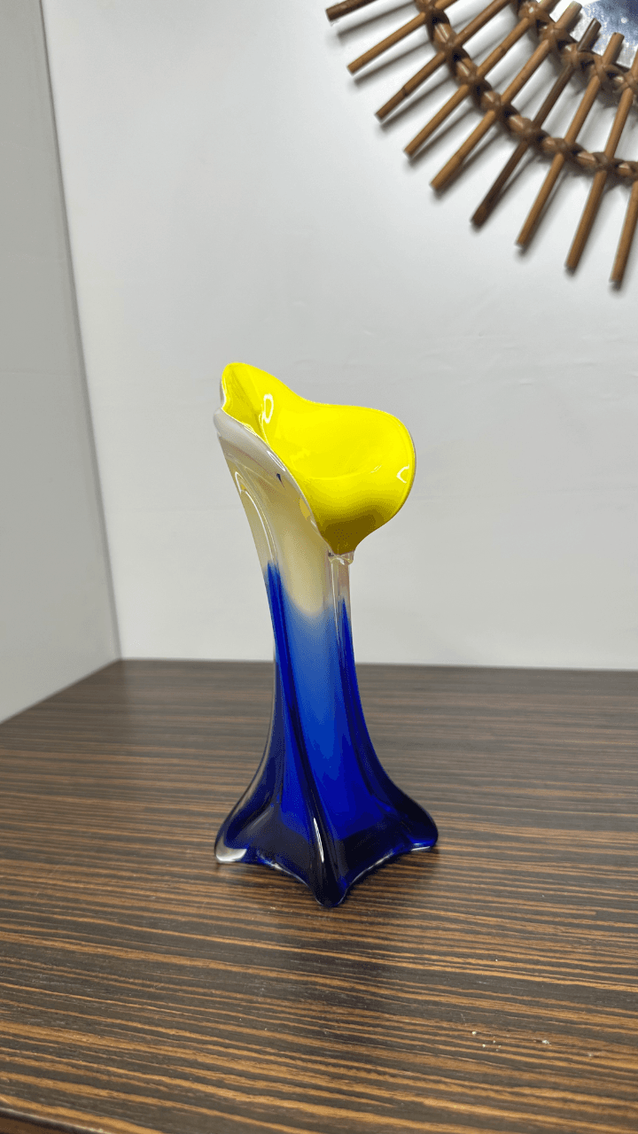 Thumbnail for Vase en verre soufflé