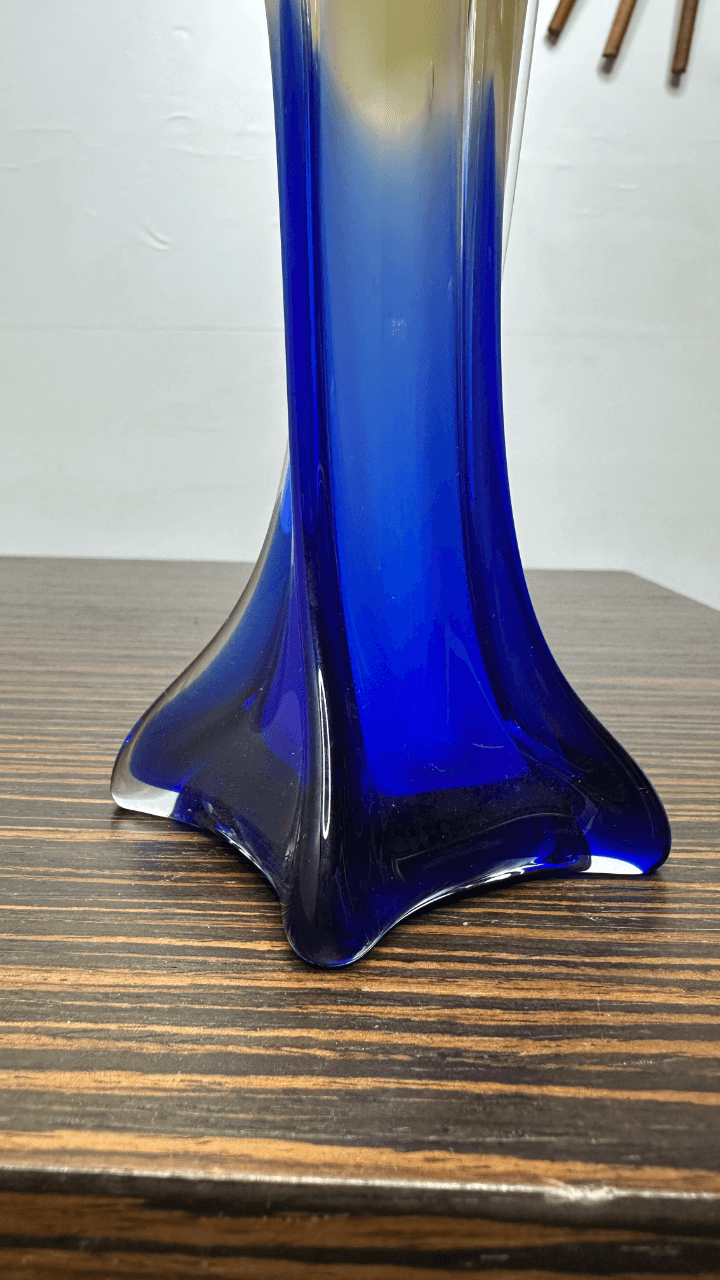 Thumbnail for Vase en verre soufflé