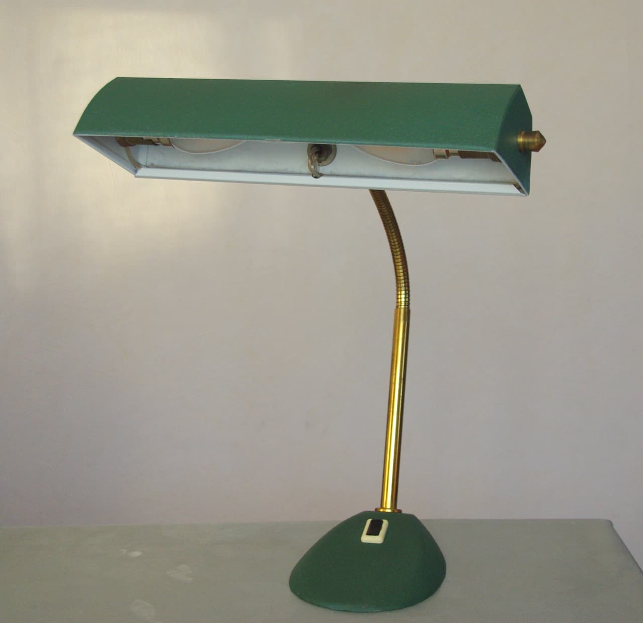 Thumbnail for Lampe de bureau 1950 couleur verte.