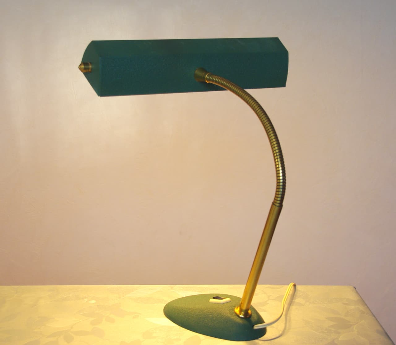 Thumbnail for Lampe de bureau 1950 couleur verte.