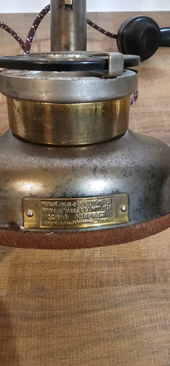 Thumbnail for Téléphone