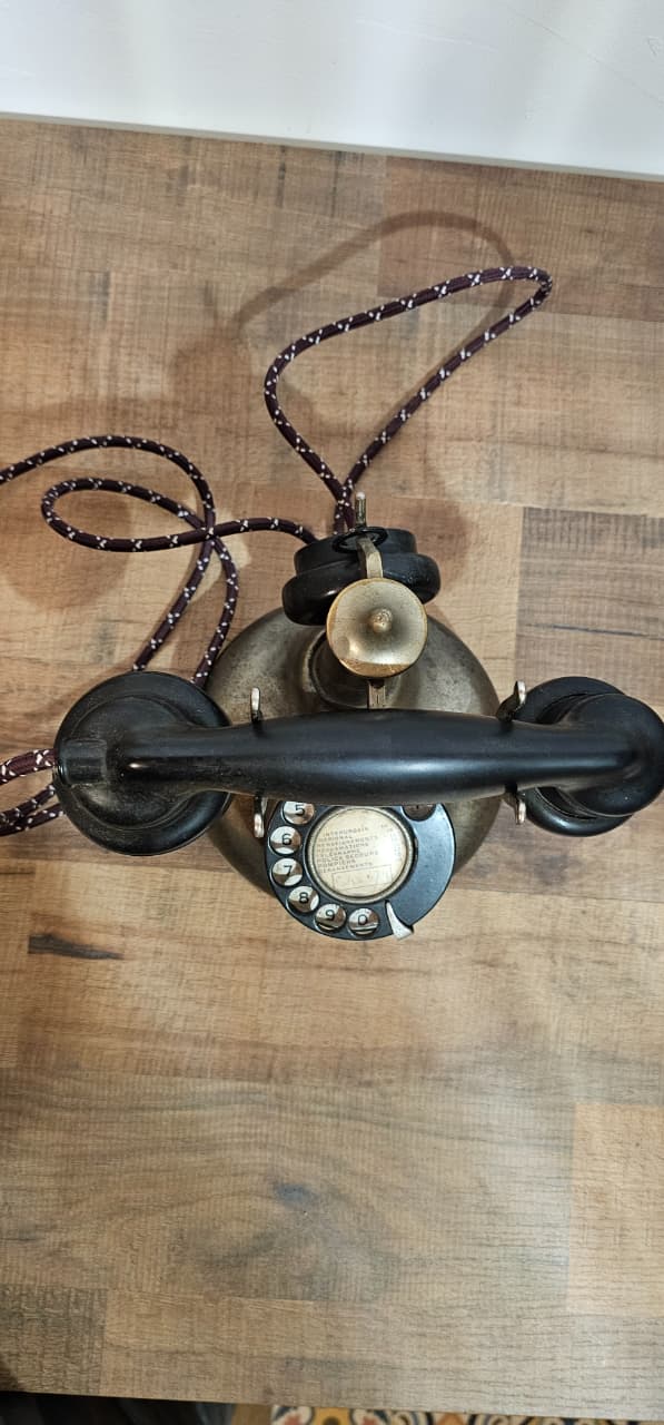 Thumbnail for Téléphone