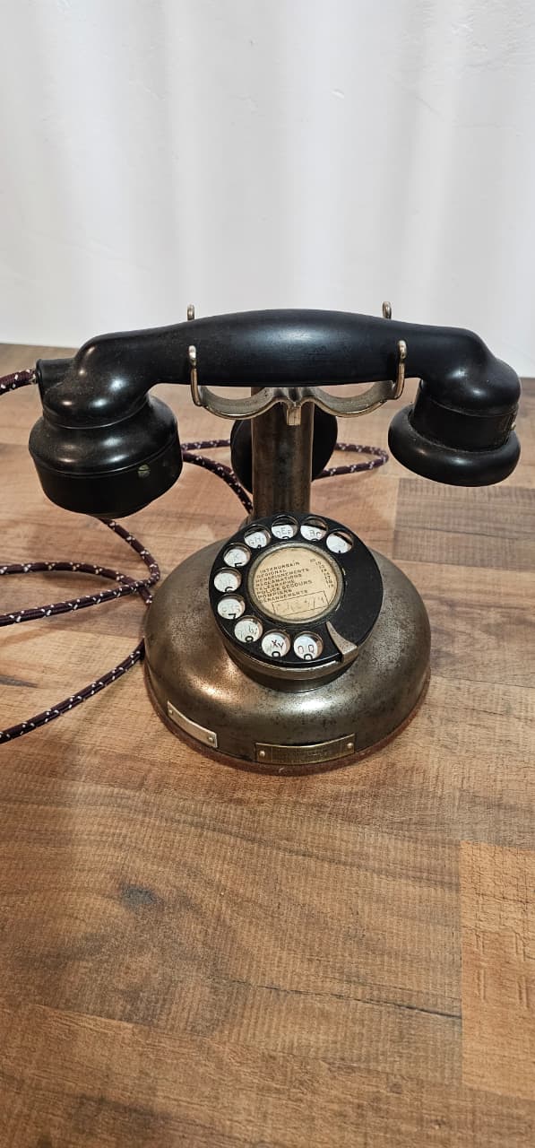 Thumbnail for Téléphone