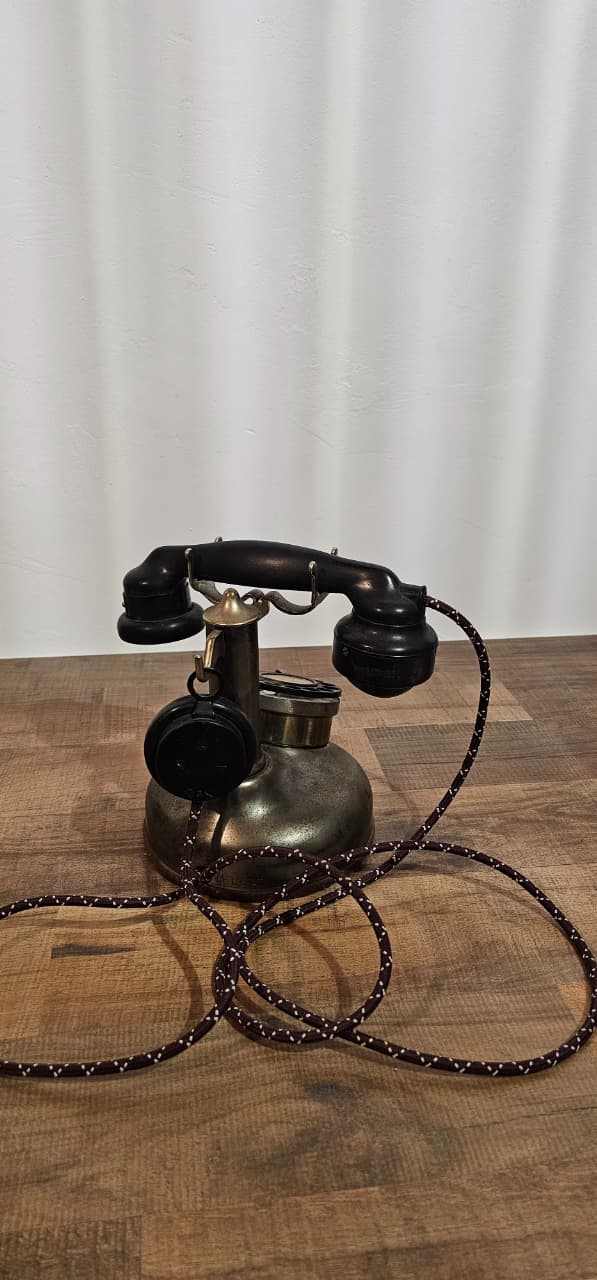 Thumbnail for Téléphone